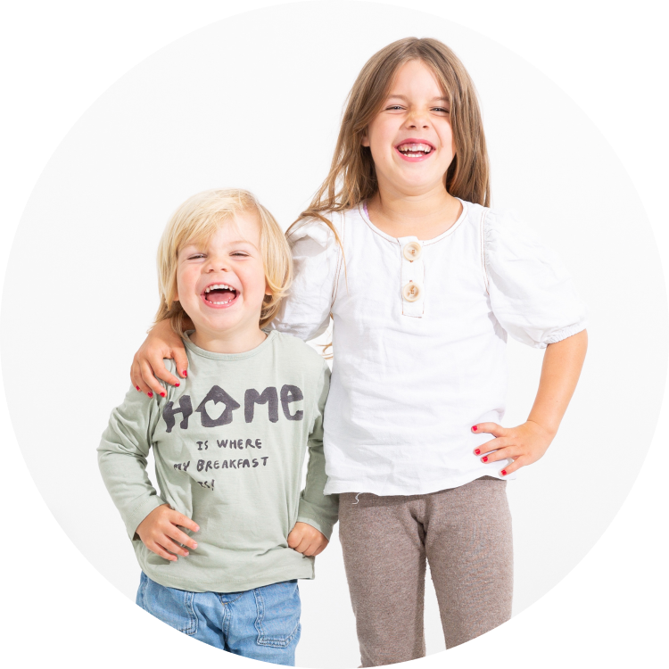 Starke Kinder Bande - zwei Kinder lachen